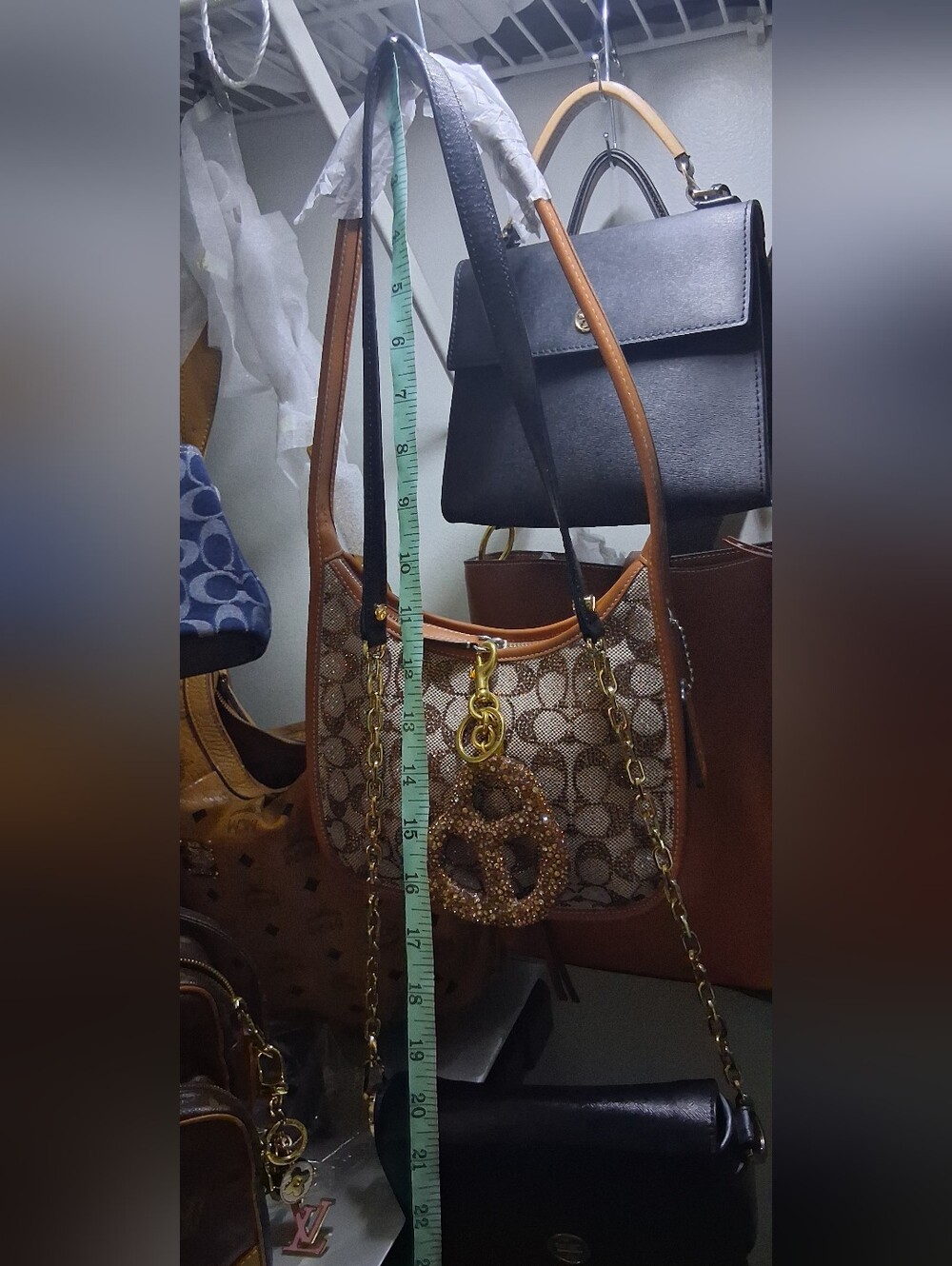 💯Authentic....Tory Burch Black Leather Crossbody with Gold Logo - Picture 5 of 7